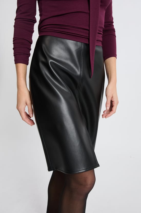 Mid-length faux leather skirt;${refinementColor}