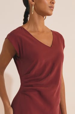 Robe longue &agrave; col benitier;${refinementColor}