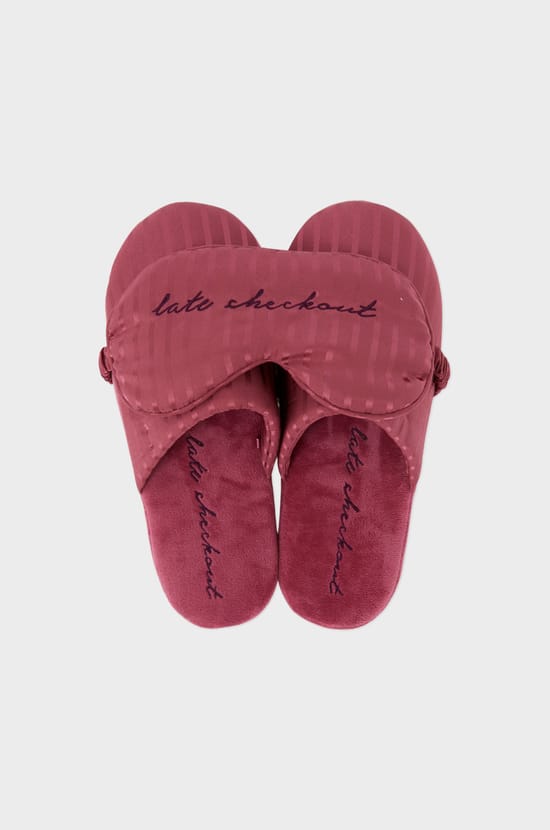 Conjunto de zapatillas destalonadas y m&aacute;scara;${refinementColor}