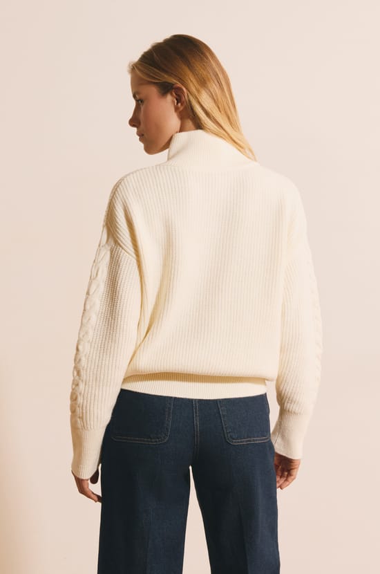 Pull manches longues avec d&eacute;tail bouton dor&eacute;;${refinementColor}