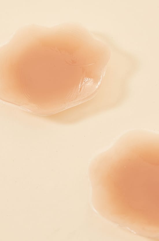 Self-adhesive silicone nipple covers;${refinementColor}