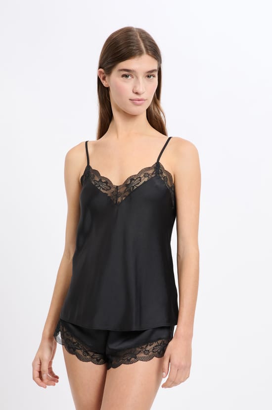 Caraco satiné détails dentelle;${refinementColor}