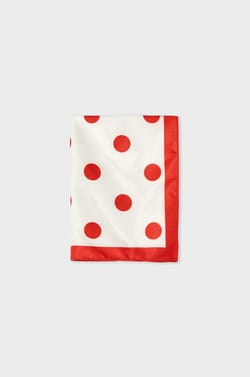 Foulard en soie &agrave; motifs coeurs;${refinementColor}