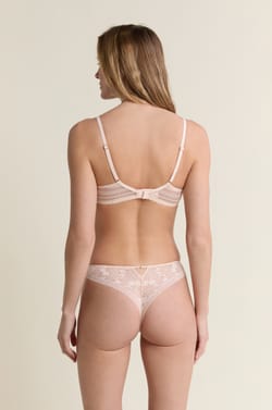 Majtki typu tanga z koronką;${refinementColor}