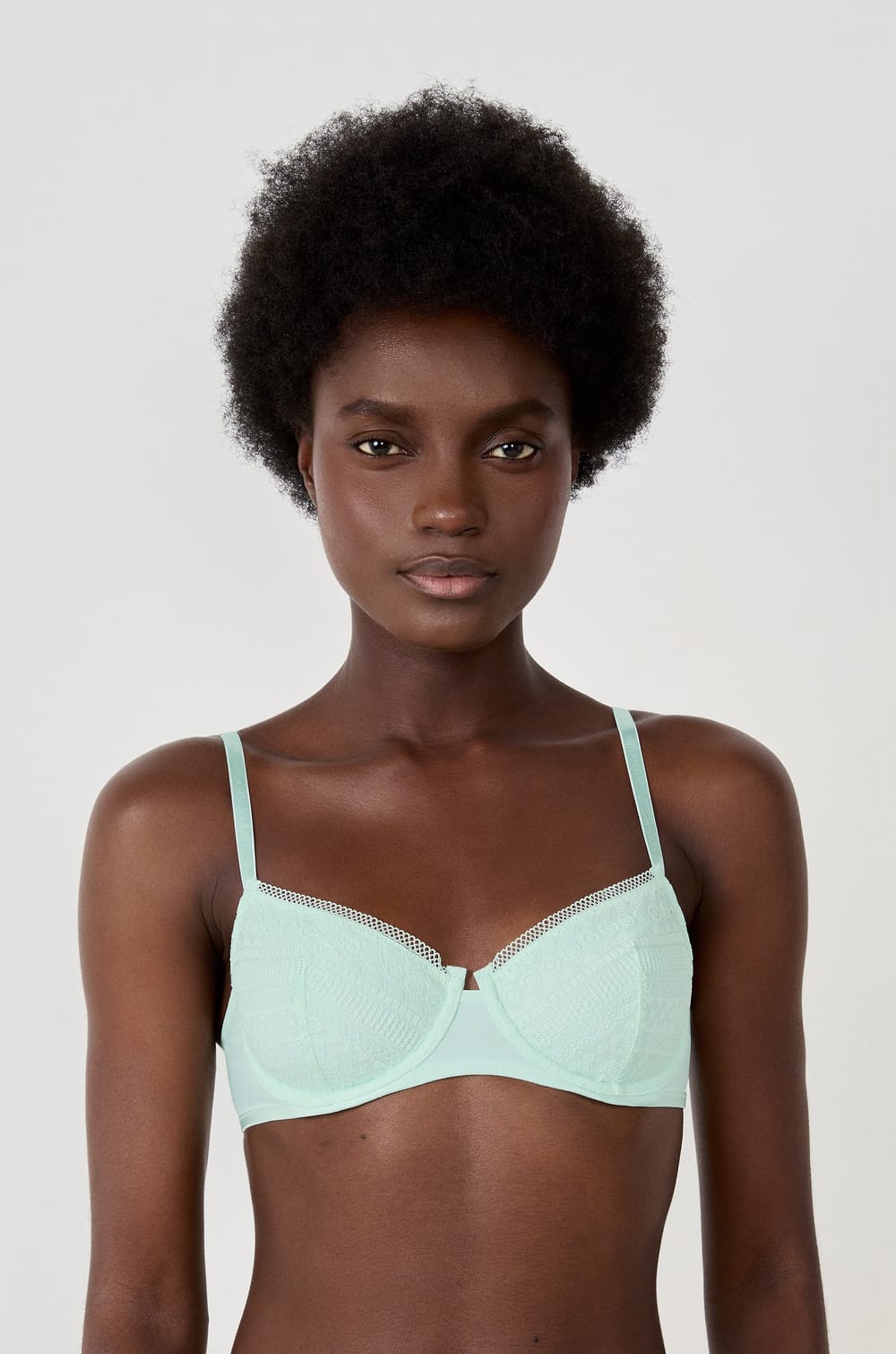 Sujetador clásico de encaje;${refinementColor}