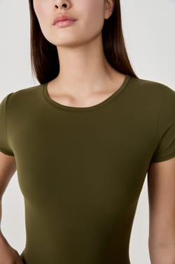 Short-sleeved microfiber T-shirt;${refinementColor}
