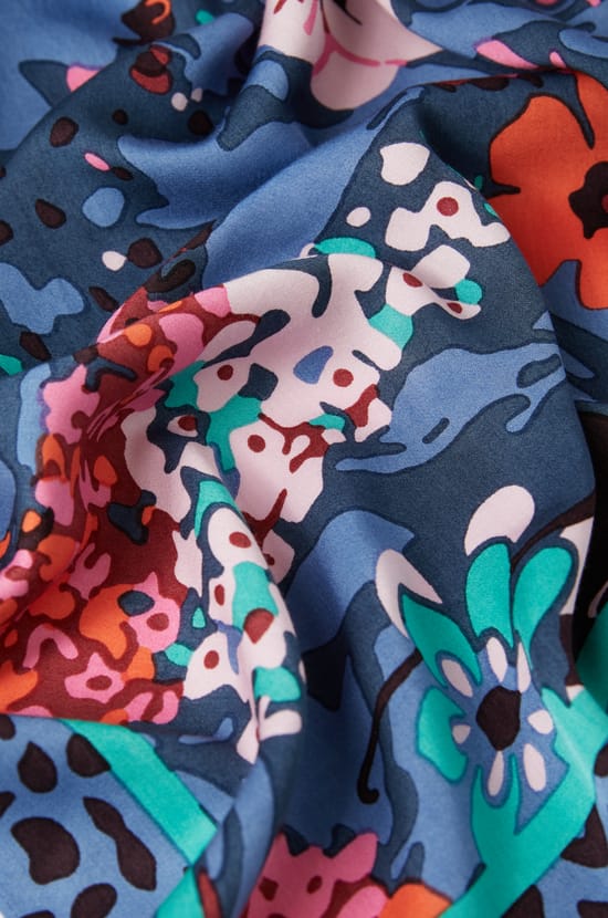 Foulard &agrave; motifs;${refinementColor}