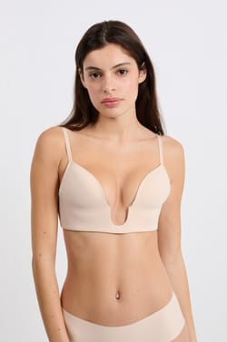 Wireless bra with lightly lined cups for special necklines;${refinementColor}