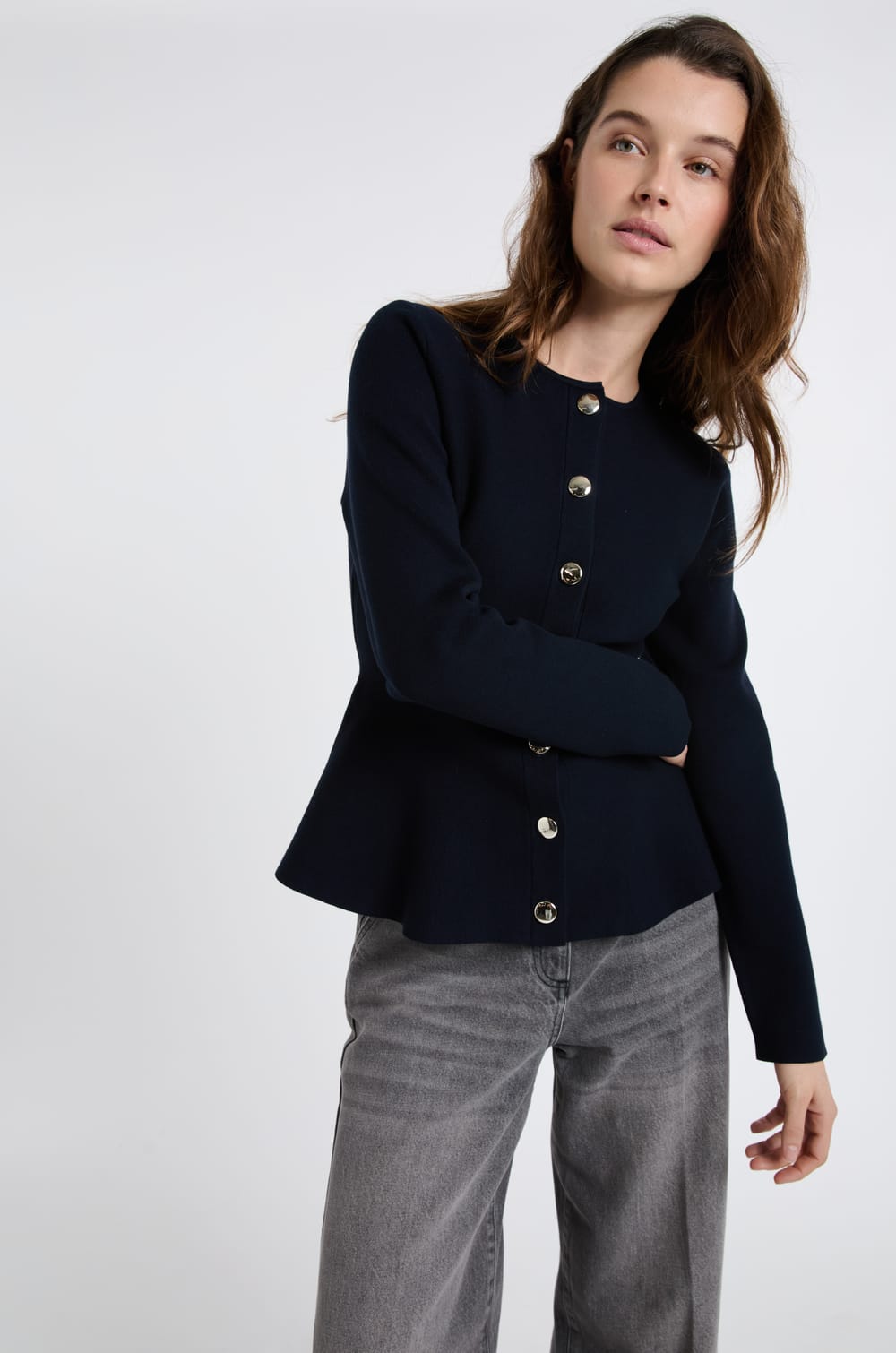 Top &agrave; manches longues avec boutons dor&eacute;s;${refinementColor}