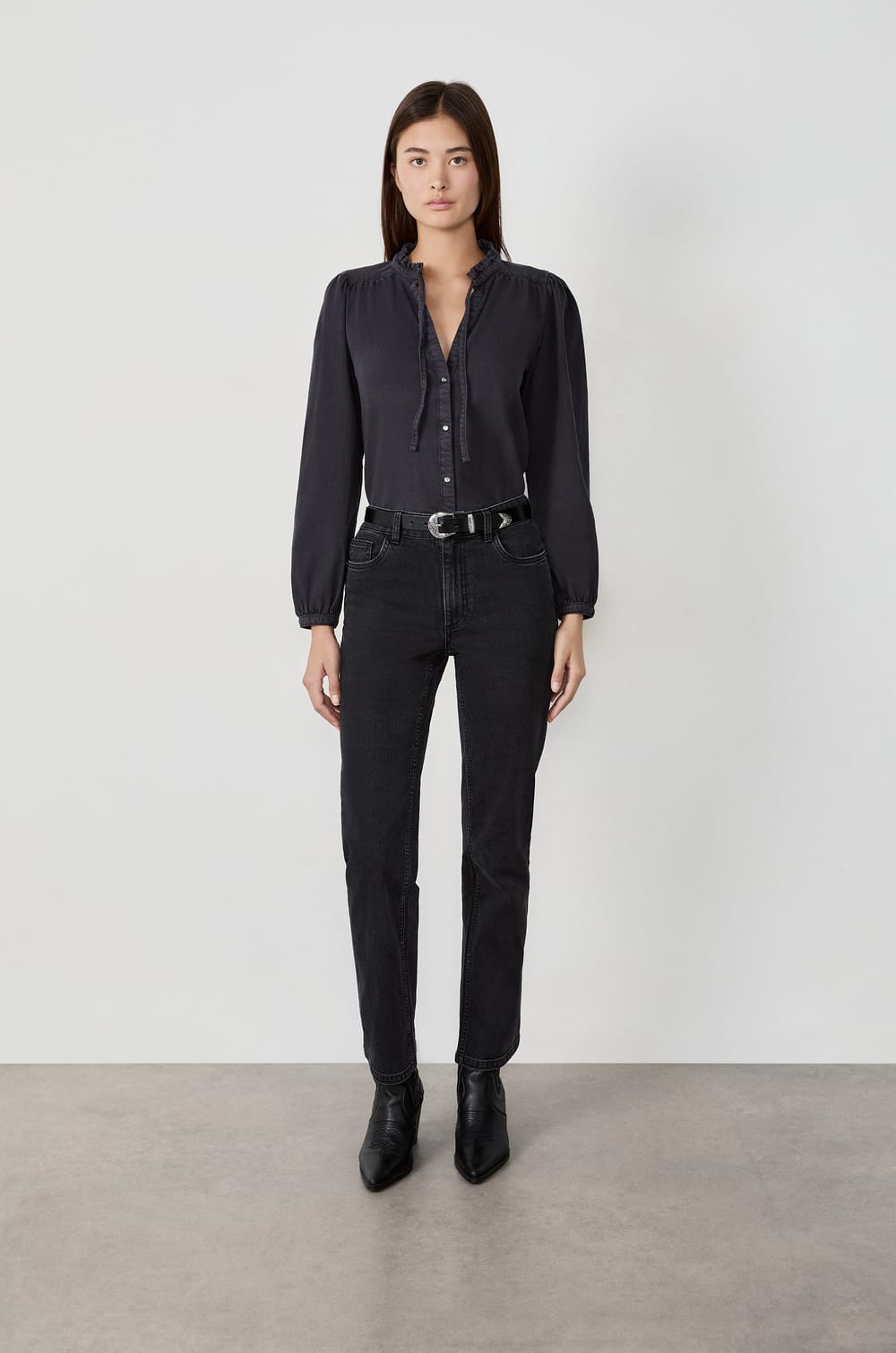 Chemise col V;${refinementColor}