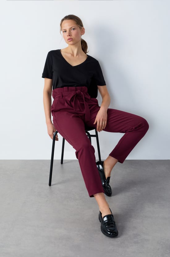 Pantalon coupe carotte à nouer;${refinementColor}