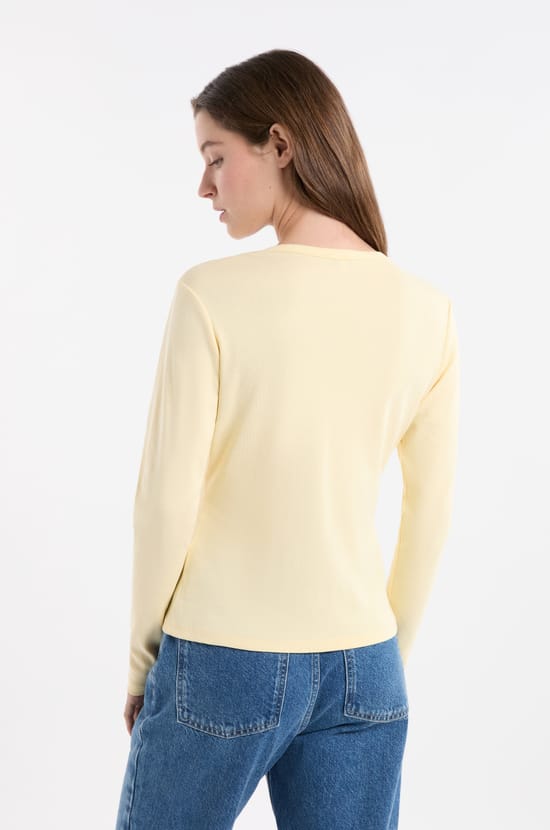 T-shirt boutonn&eacute; &agrave; manches longues en coton;${refinementColor}