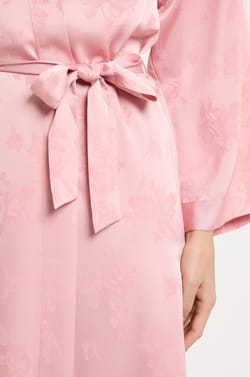 D&eacute;shabill&eacute; satin&eacute;;${refinementColor}