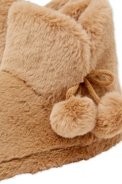 Chaussons bottines avec pompons;${refinementColor}