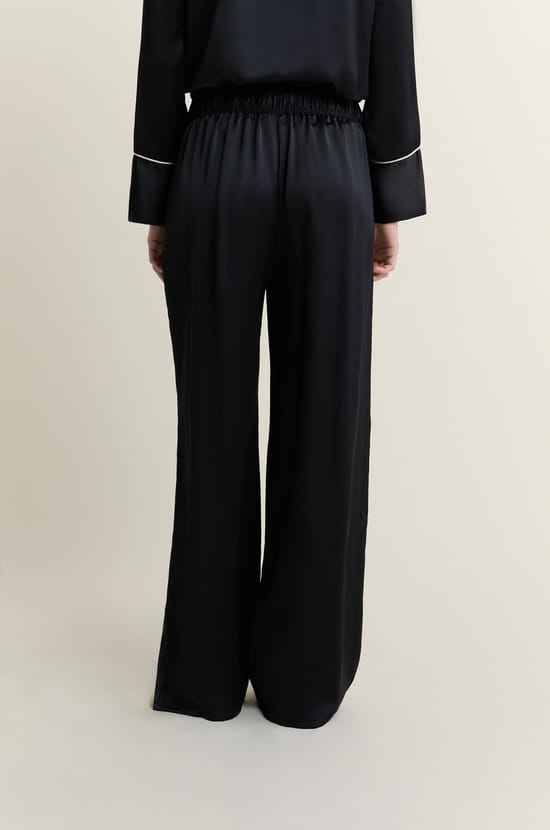 Seidig schimmernde Pyjamahose;${refinementColor}