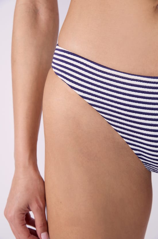 Bikini-Slip mit Streifenmuster;${refinementColor}