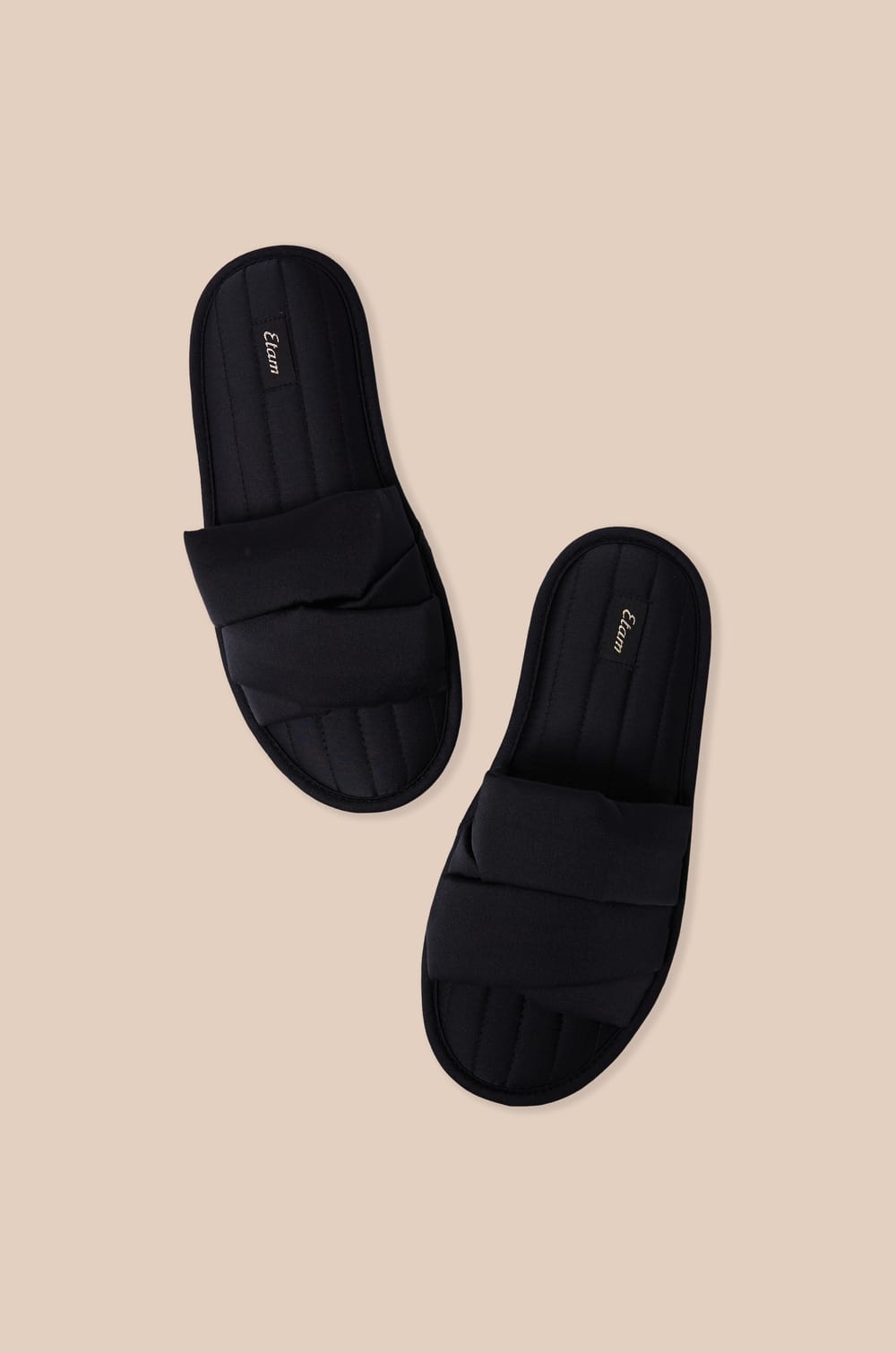 Chaussons tongs;${refinementColor}