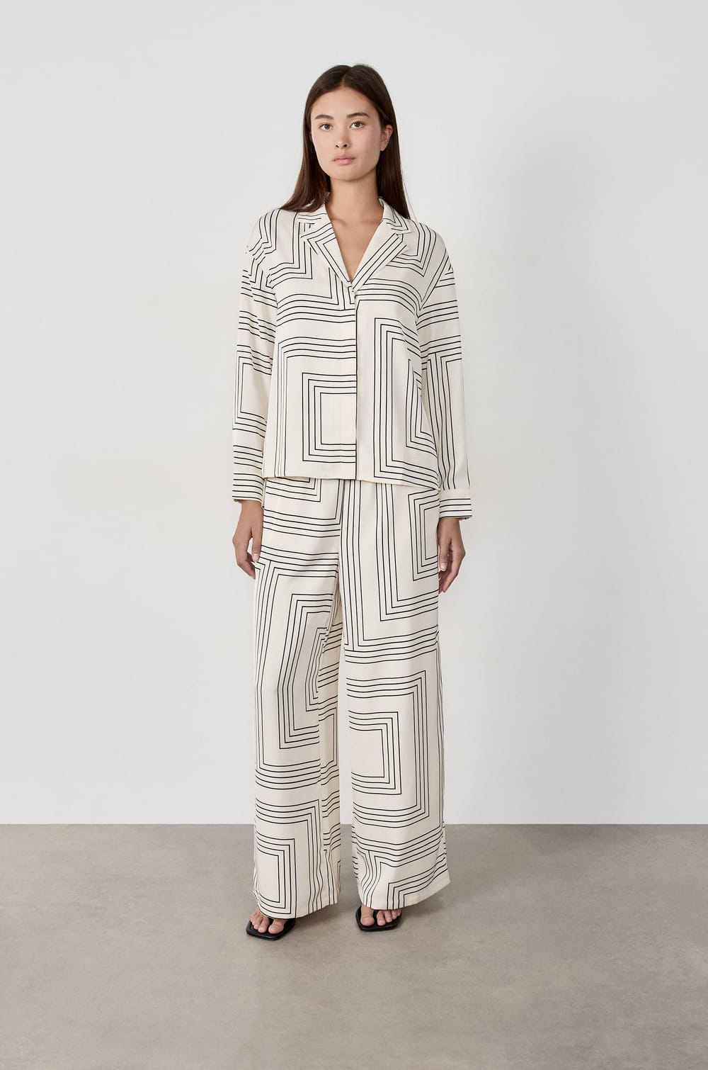 Printed long-sleeved shirt;${refinementColor}