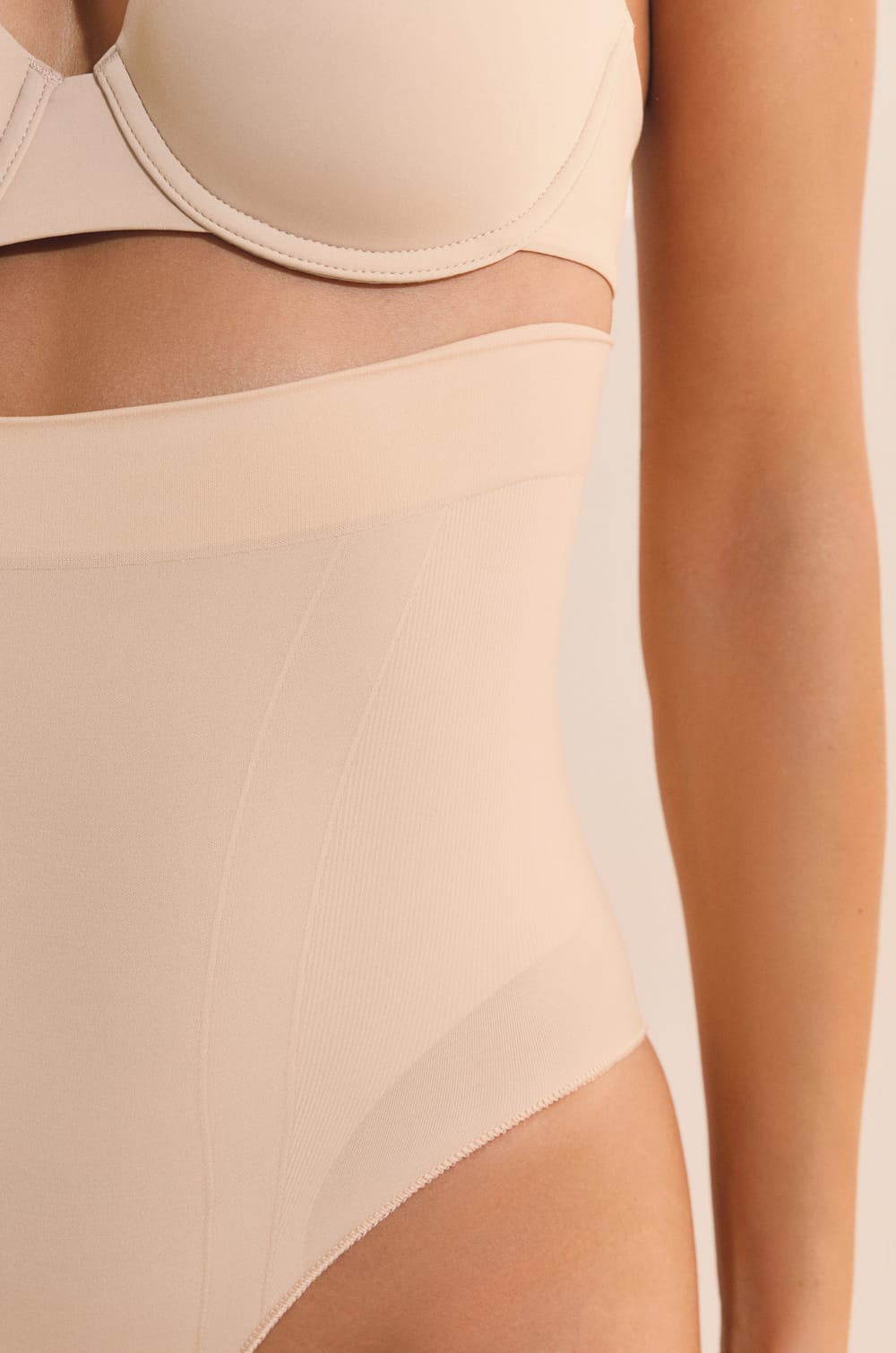 Culotte taille haute sculptante;${refinementColor}