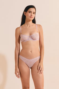 Tanga en broderie florale;${refinementColor}