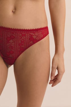 Tanga en dentelle sans teinture;${refinementColor}