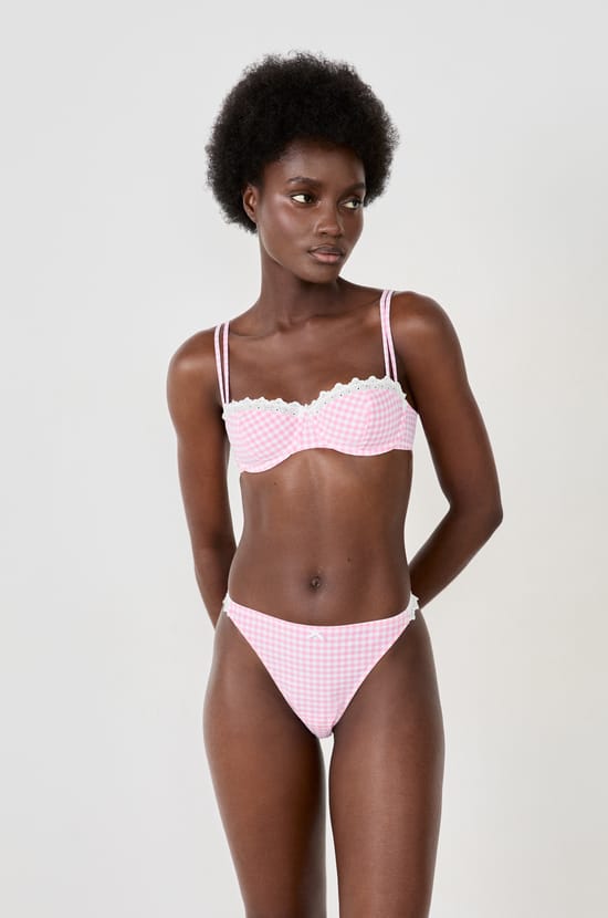 Briefs with embroidery;${refinementColor}