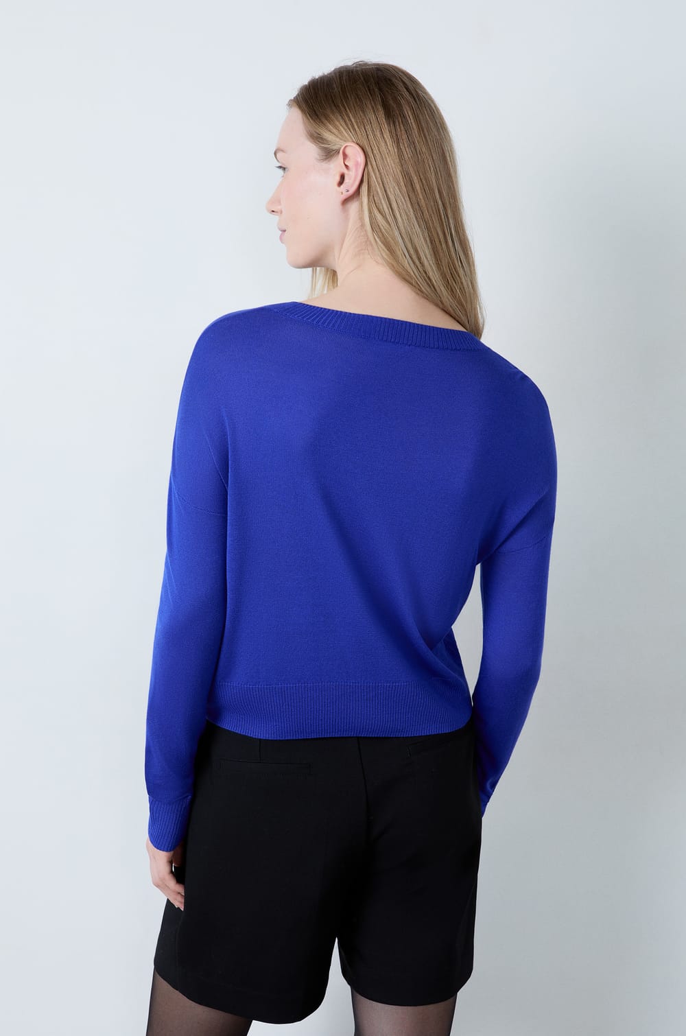 Round Neck Sweater;${refinementColor}
