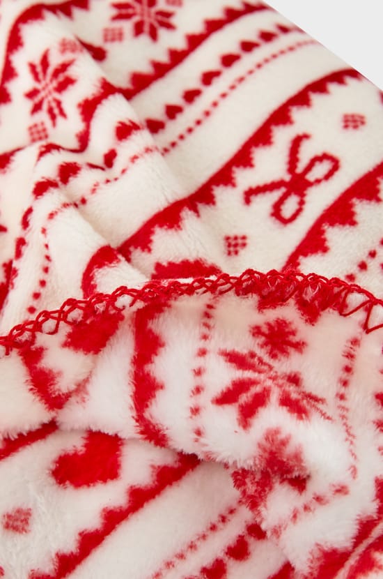 Patterned Blanket;${refinementColor}