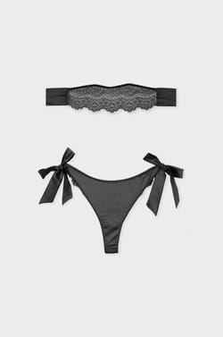 Tanga et masque en dentelle &agrave; nouer;${refinementColor}