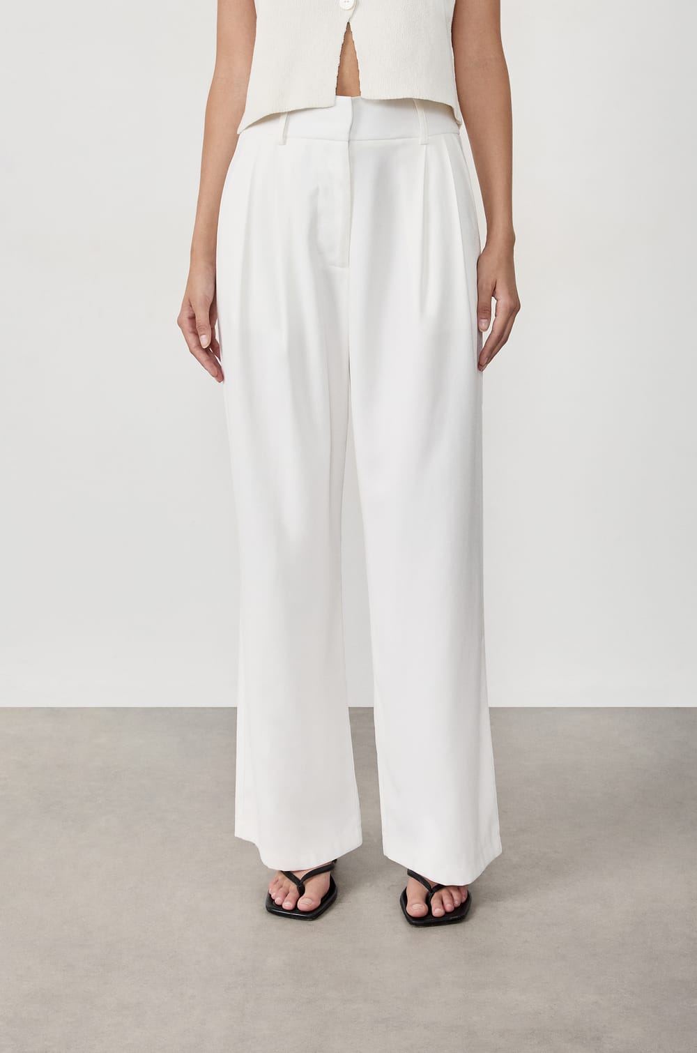 Pantalon large droit;${refinementColor}