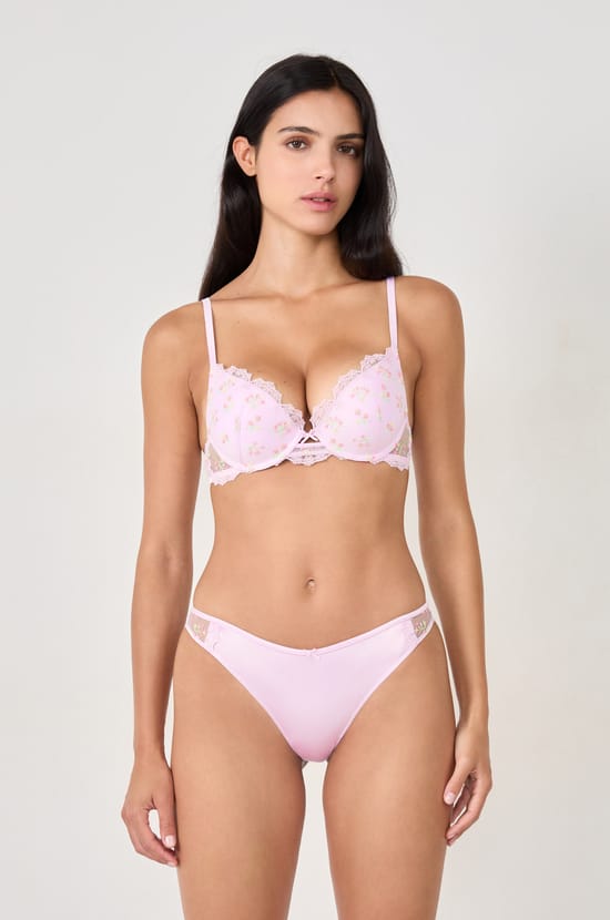 Slip mit bestickten Details;${refinementColor}