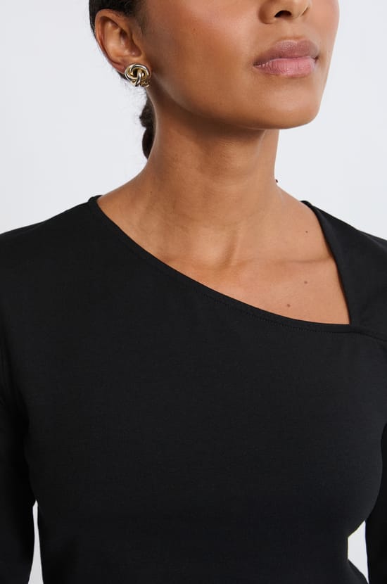 T-shirt manches longues col asymétrique en coton;${refinementColor}