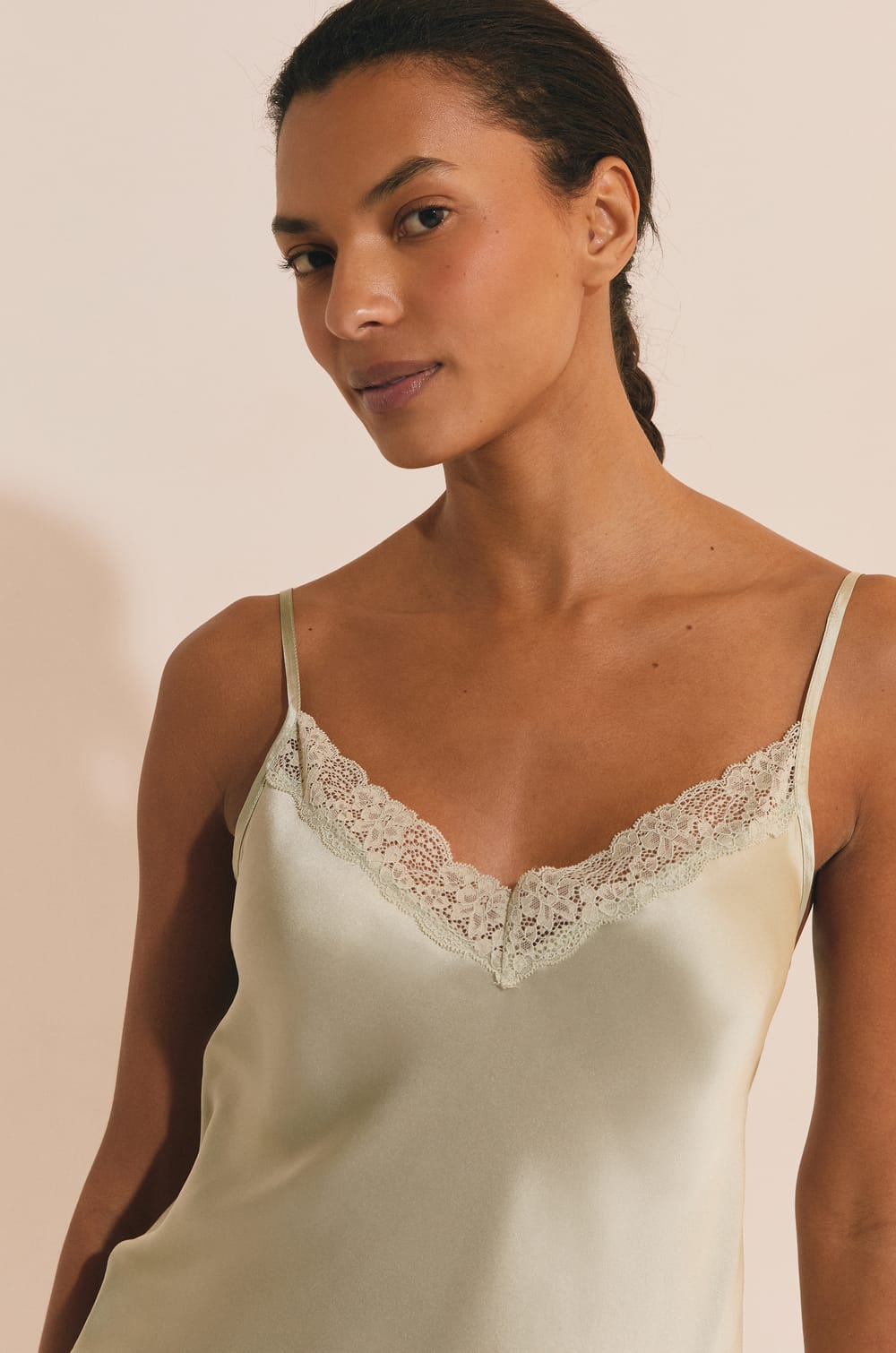 Caraco en soie d&eacute;tails dentelle ;${refinementColor}