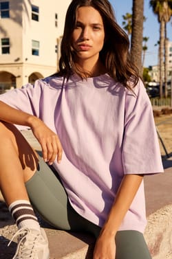 T-shirt oversize avec &eacute;criture;${refinementColor}