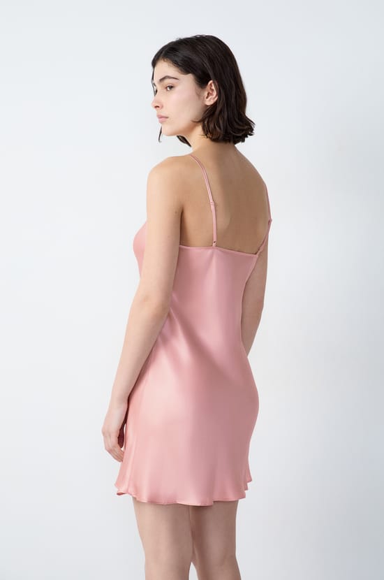 Camisón de seda con detalles de encaje;${refinementColor}