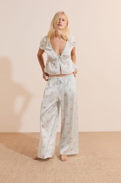 Pantal&oacute;n 7/8 de sat&eacute;n con estampado;${refinementColor}