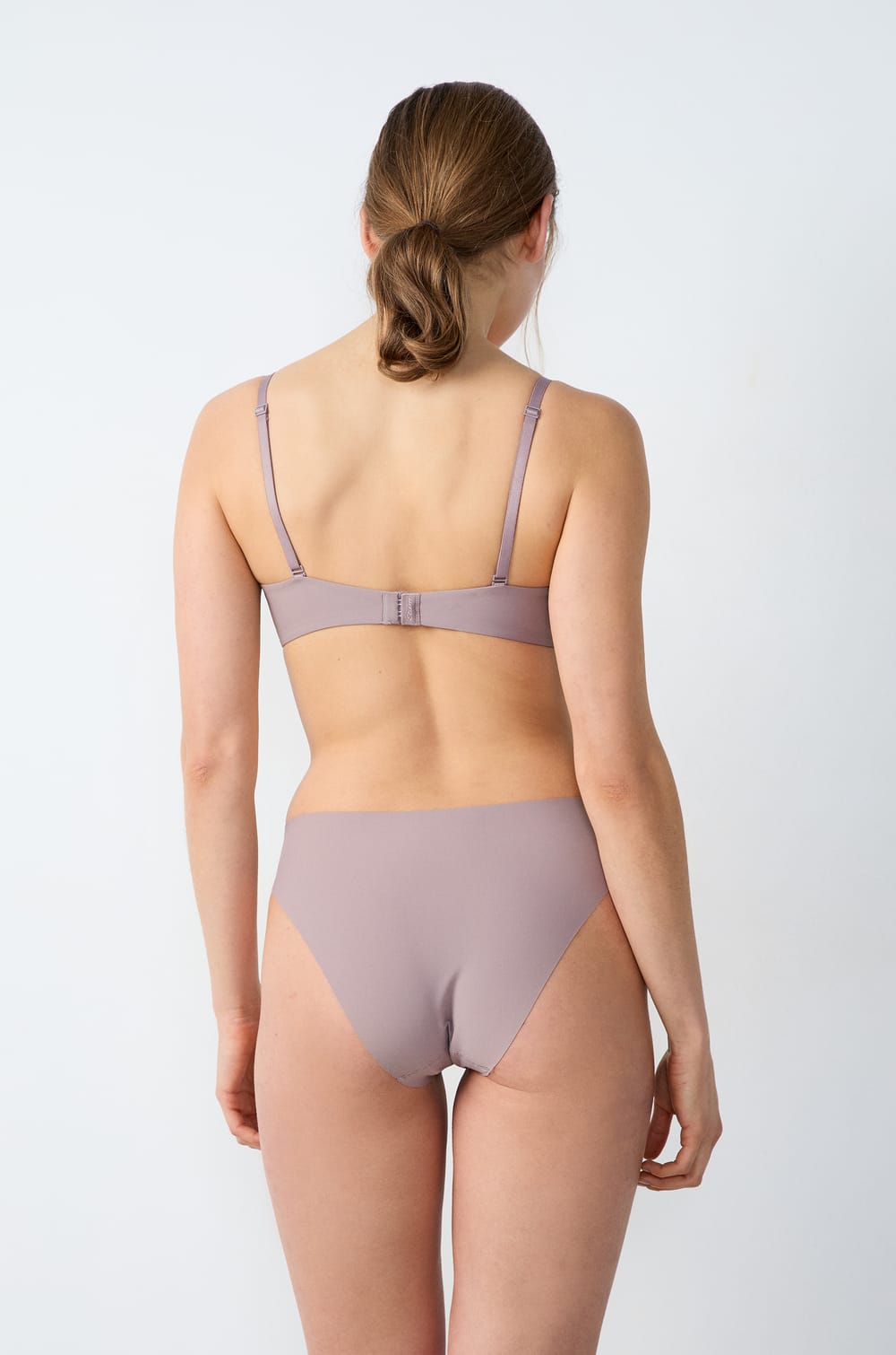 Soutien-gorge coques fines sans armatures en microfibre;${refinementColor}