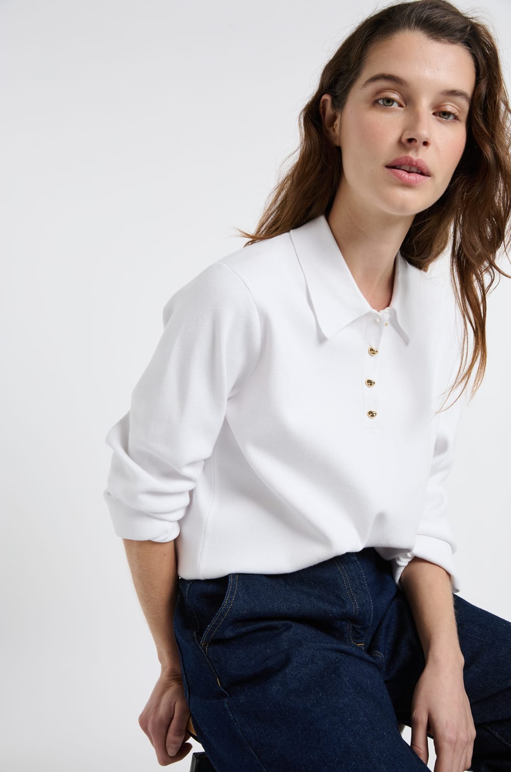 Pull col polo avec boutons dor&eacute;s;${refinementColor}