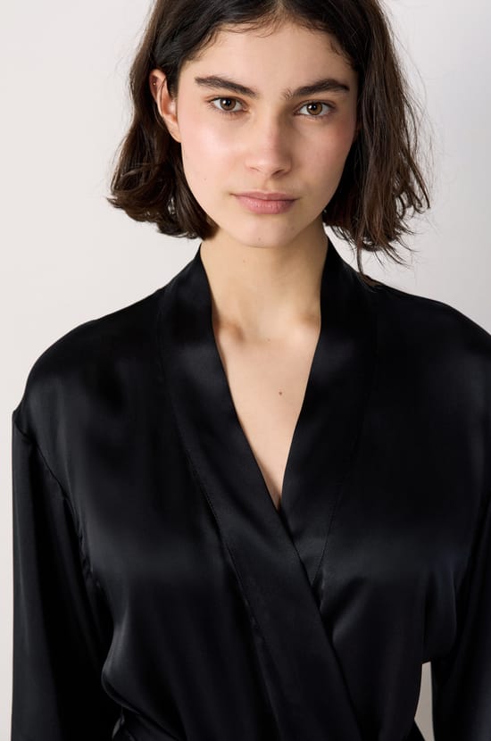 Silk Robe;${refinementColor}