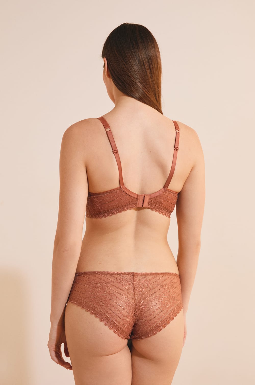 Soutien-gorge N.5 - Le coques fines plongeant;${refinementColor}