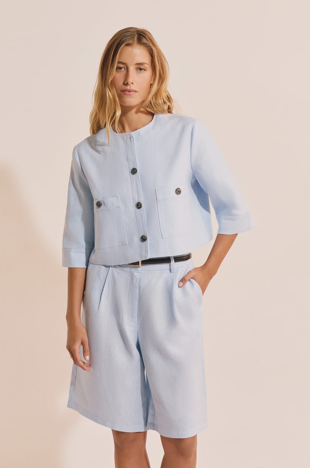 Veste courte en lin;${refinementColor}