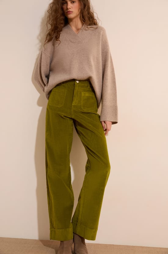 Jean en velours c&ocirc;tel&eacute; avec poche sur le devant;${refinementColor}