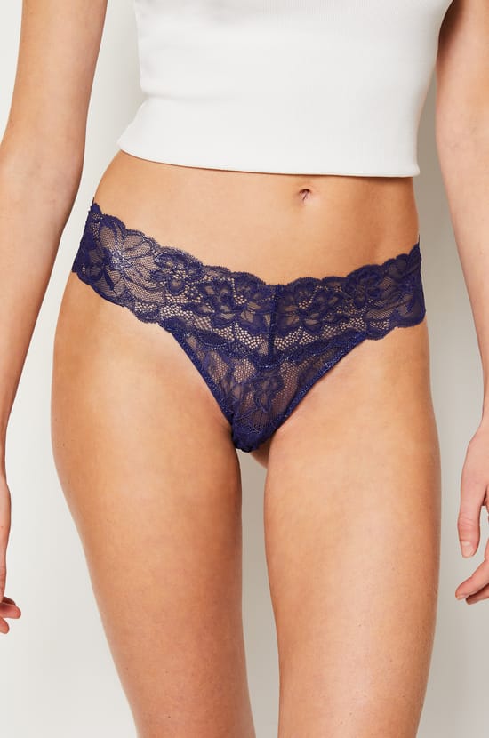 Tanga en dentelle irisé;${refinementColor}