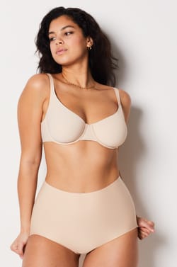Slip mit hoher Taille – starker Halt;${refinementColor}