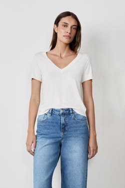 Pull col V manches courtes;${refinementColor}