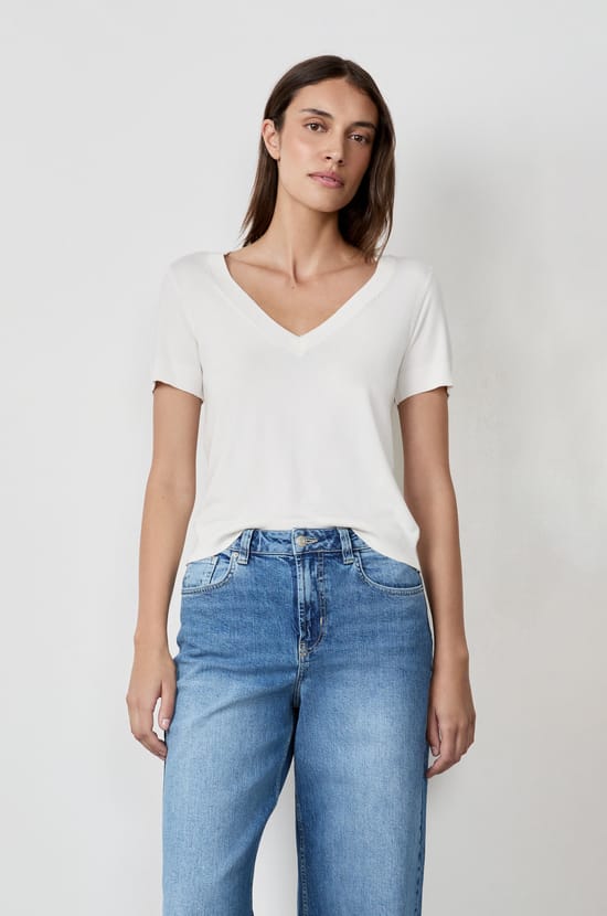 Pull col V manches courtes;${refinementColor}