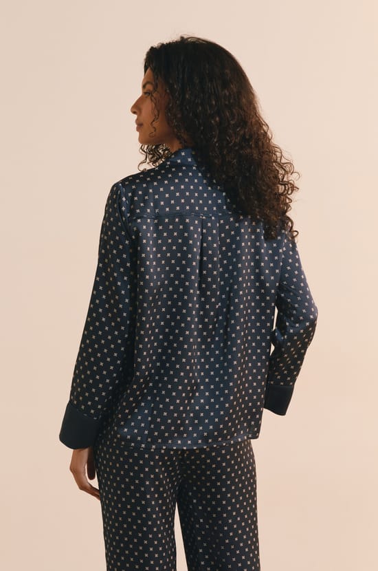 Chemise de pyjama satin&eacute;e &agrave; pois;${refinementColor}