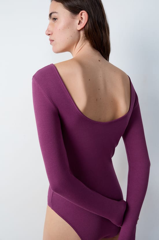 Body met blote rug;${refinementColor}