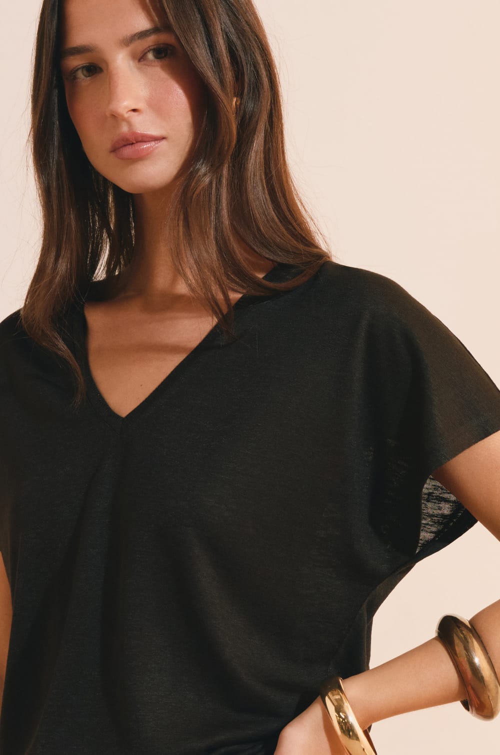 T-shirt large avec col V;${refinementColor}