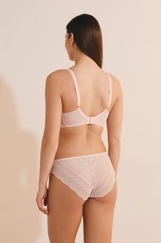 Balconette Minimizer Bra with -1 Size Effect;${refinementColor}